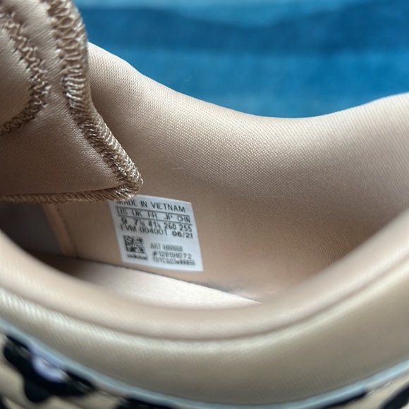 Adidas Ozweego Womens Animal Print sneakers EUC - Picture 6 of 8